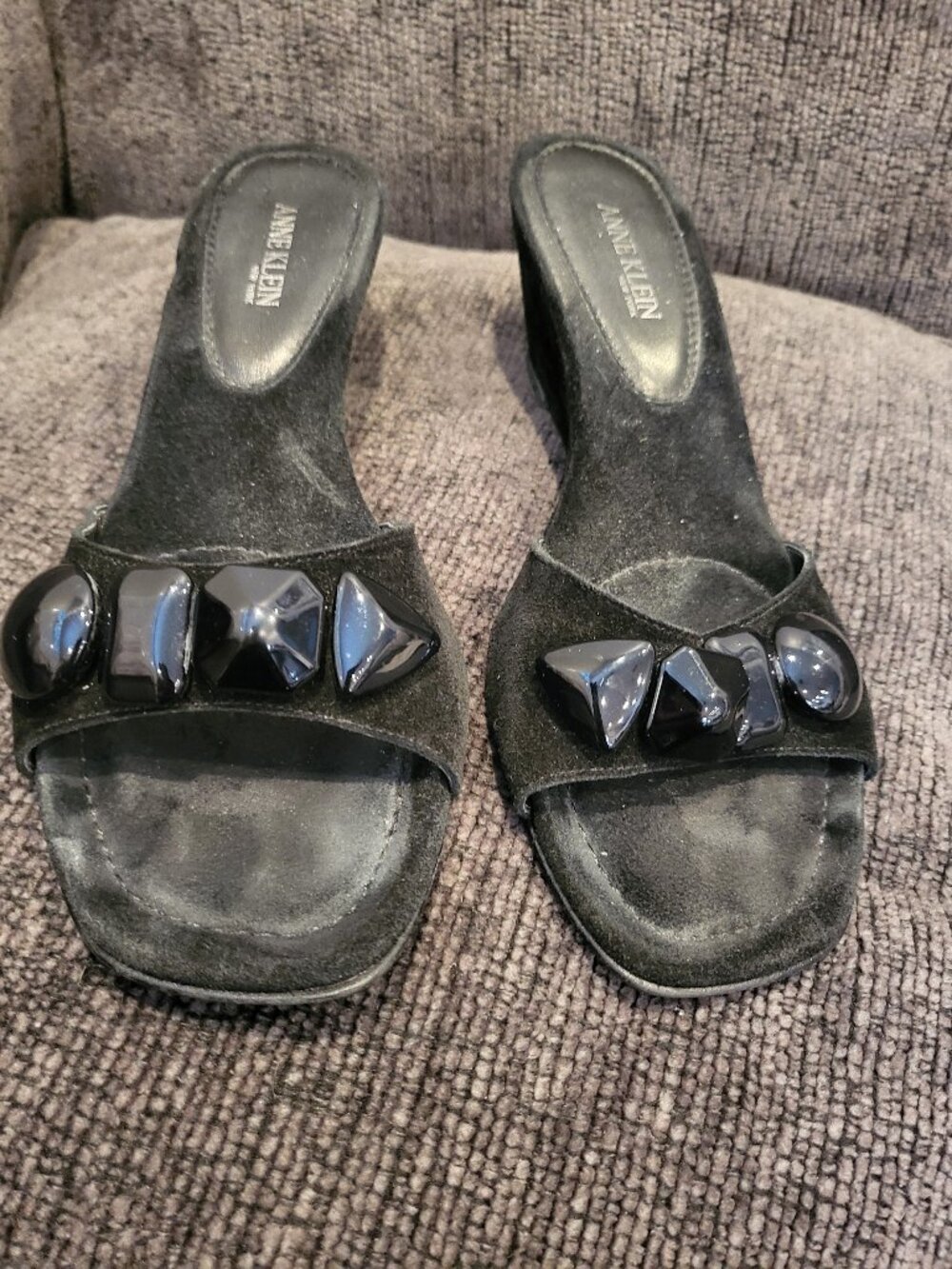 Anne Klein Black Suede Wedge Slide Sandals Jeweled Accent Womens 7M Made Italy